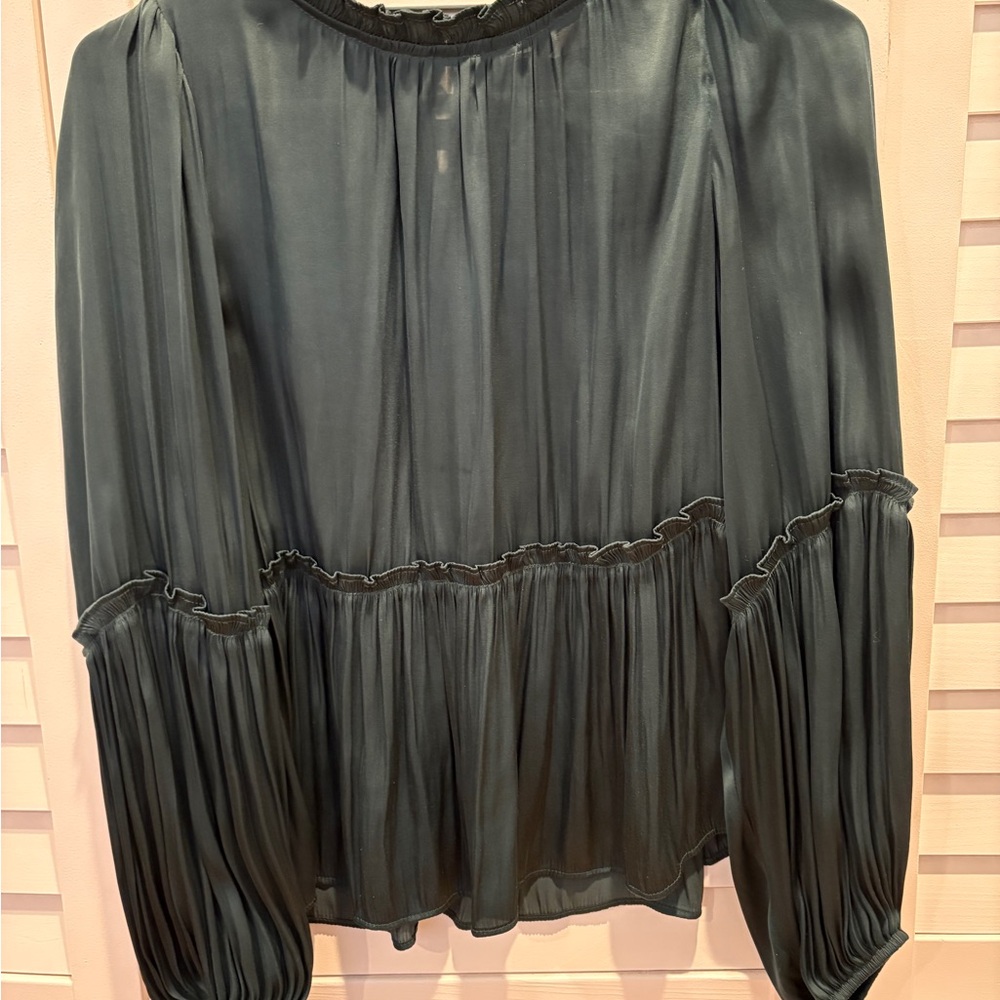 Böhme Super cute women’s peplum emerald green silk top!